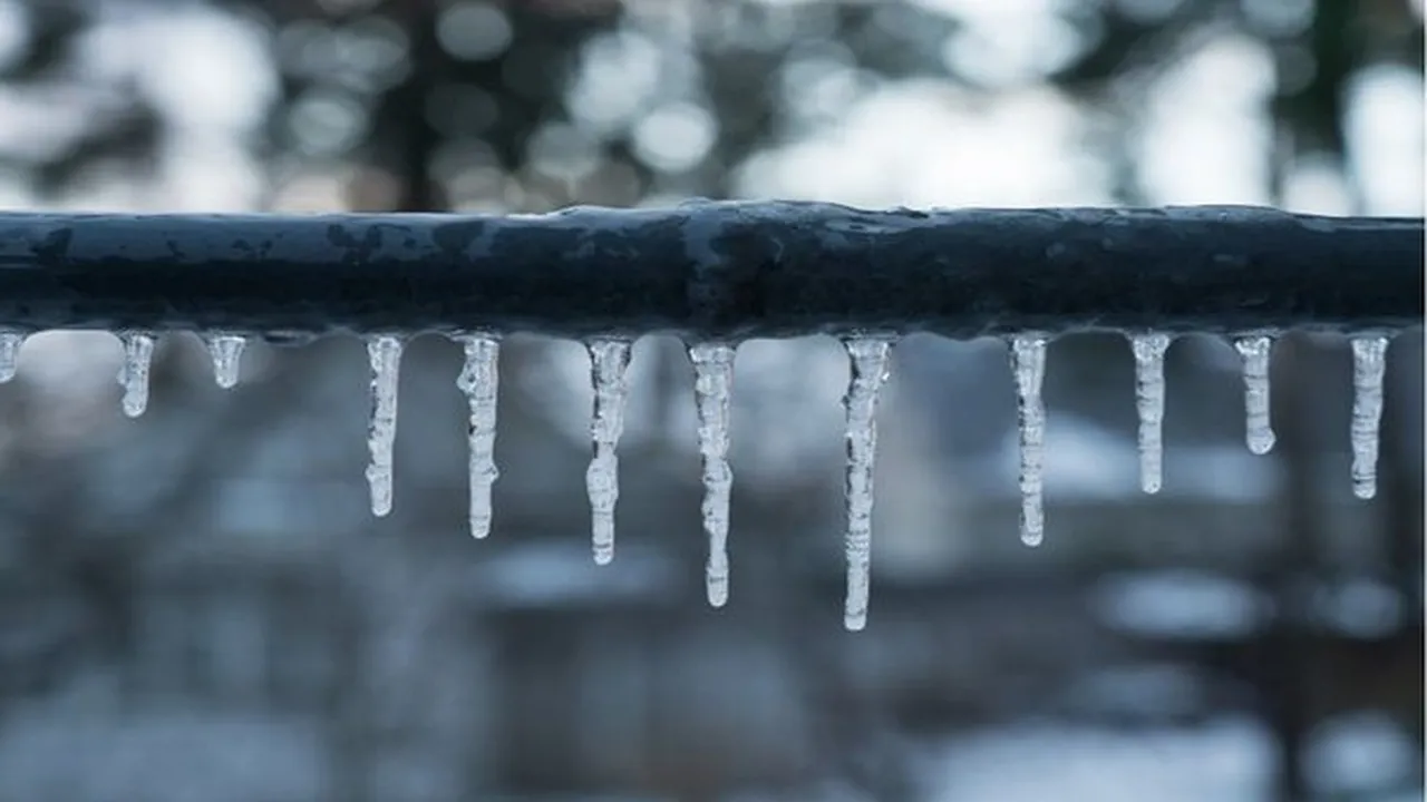 توقعات باستمرار الأجواء الباردة وموجة الصقيع التي تضرب البلاد حتى يوم الأربعاء